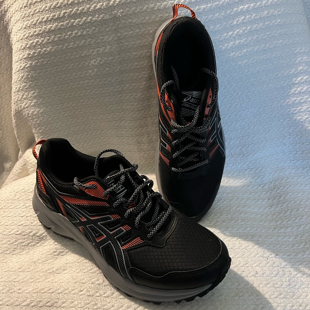 NWOT ASICS Trail Scout 2 sneakers